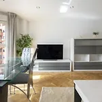 For You Rentals Spacious, Temporary, And Central 3-Bedroom Apartment Aca65