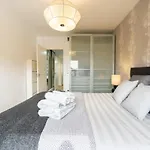 For You Rentals Spacious, Temporary, And Central 3-Bedroom Apartment Aca65