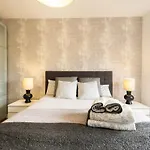 For You Rentals Spacious, Temporary, And Central 3-Bedroom Apartment Aca65