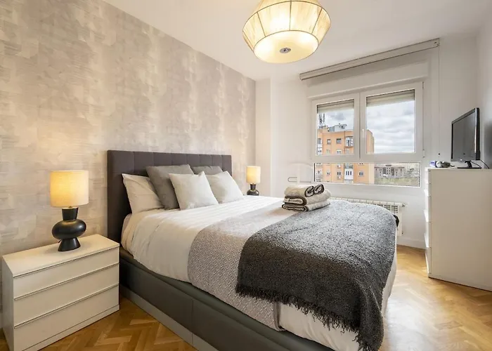 For You Rentals Spacious, Temporary, And Central 3-Bedroom Apartment Aca65
