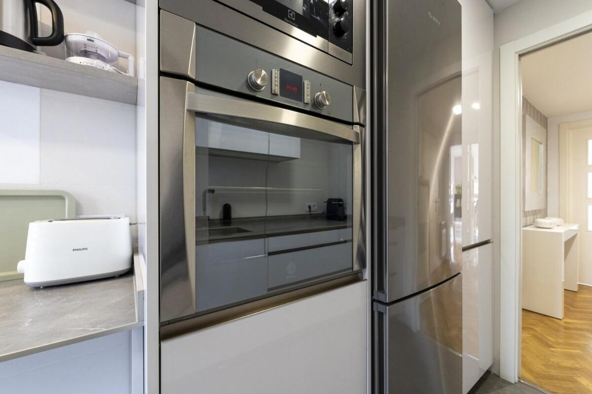 For Spacious, Temporary, And 3-bedroom Aca65