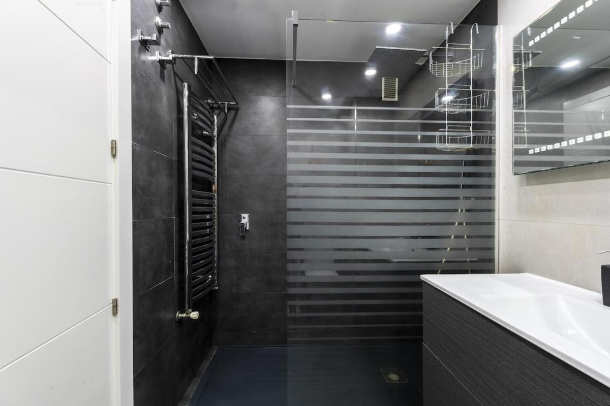 For Spacious, Temporary, And 3-bedroom Aca65