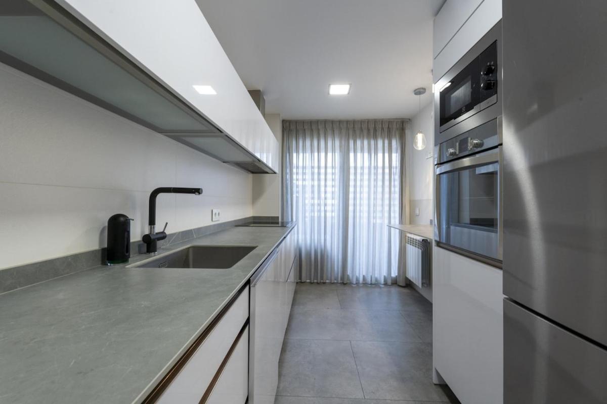 For Spacious, Temporary, And 3-bedroom Aca65