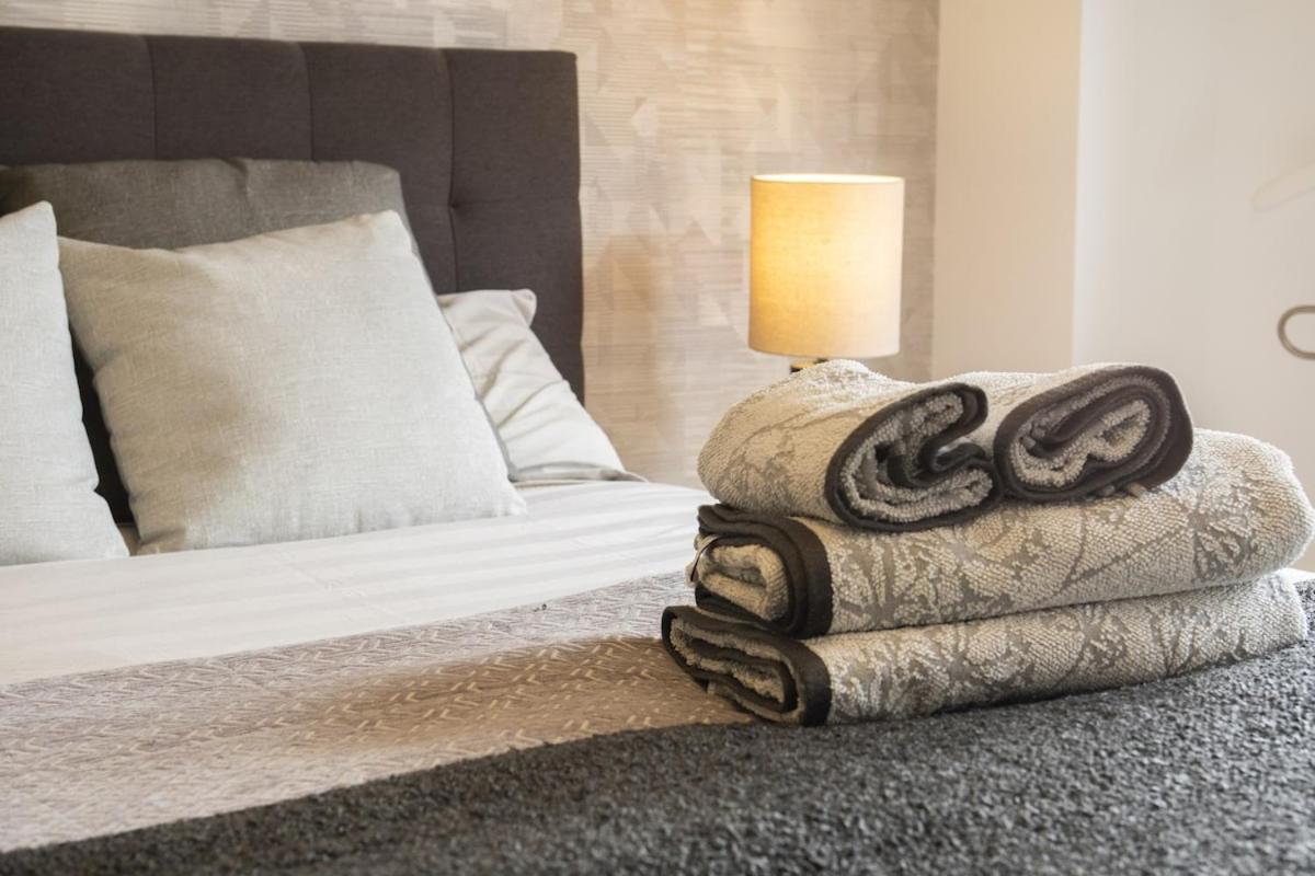 For Spacious, Temporary, And 3-bedroom Aca65 Apartment Madrid