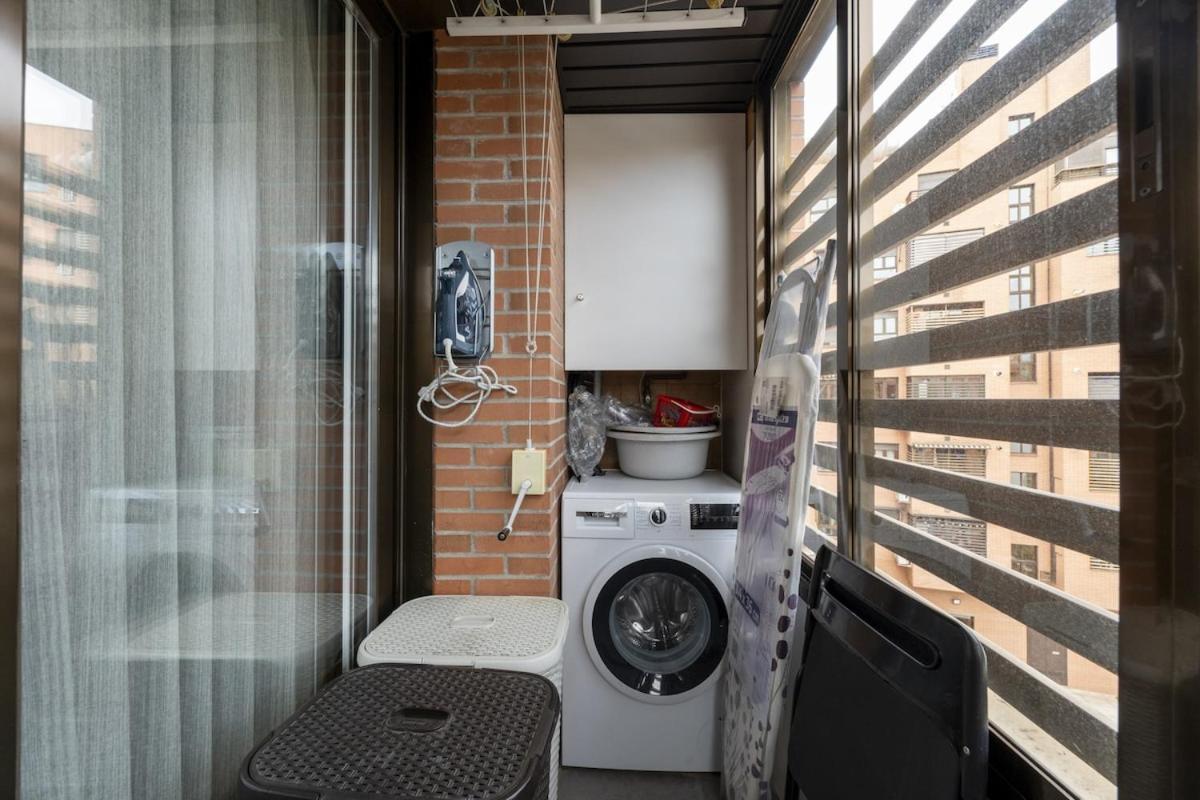 Apartment For Spacious, Temporary, And 3-bedroom Aca65 *